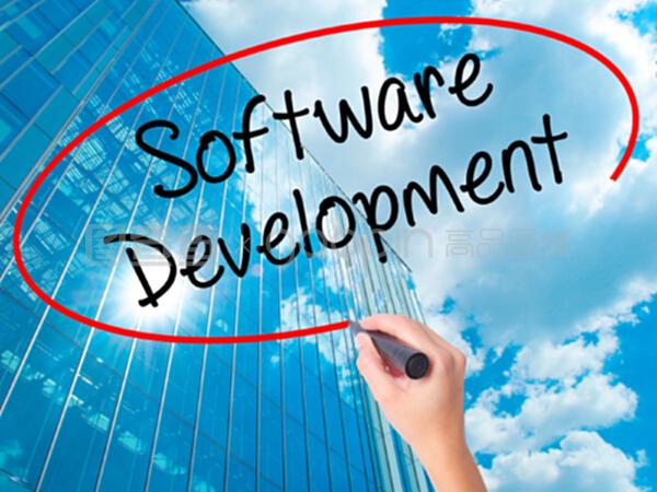 女性手寫軟件開發與黑色標記